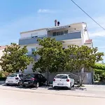 Doris זאדאר
