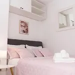 דירה Doris זאדאר